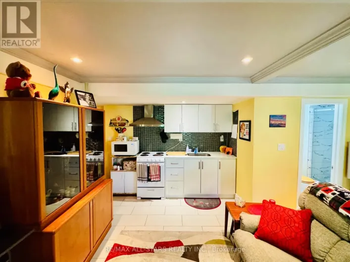 21 OAKSIDE DRIVE, Uxbridge