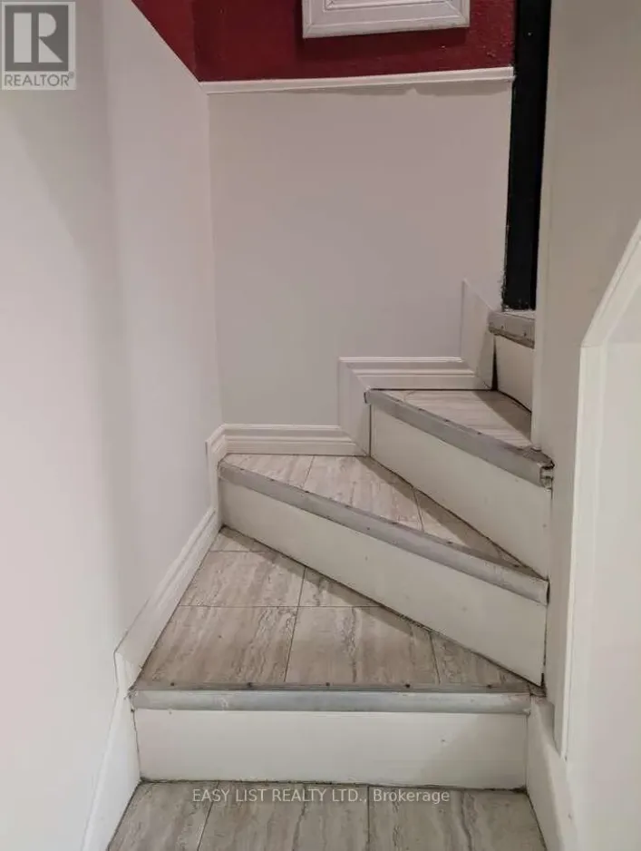 21 PATRICIA AVENUE, Toronto