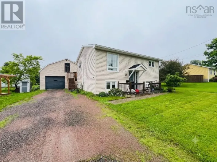 21 Snowden Avenue, Amherst