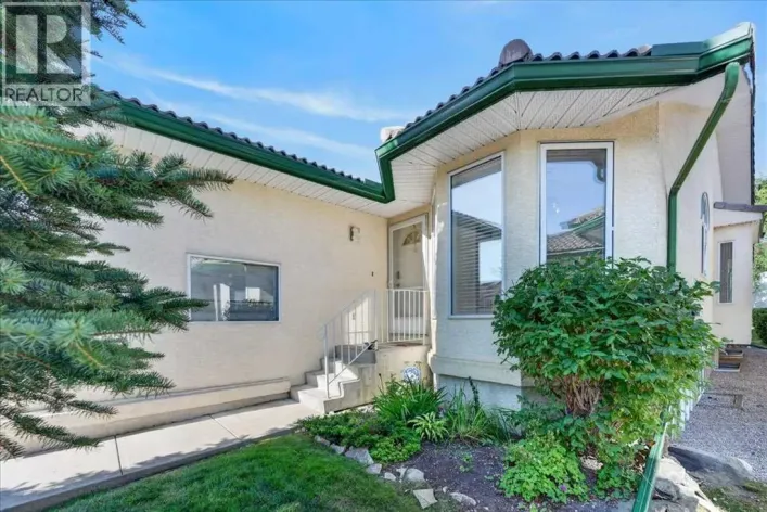 21 Strathearn Gardens SW, Calgary