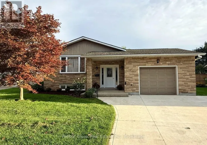 21 SUNCOAST DRIVE W, Goderich)