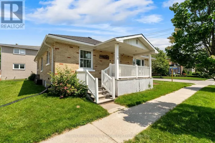 21 WATERLOO STREET S, Goderich)