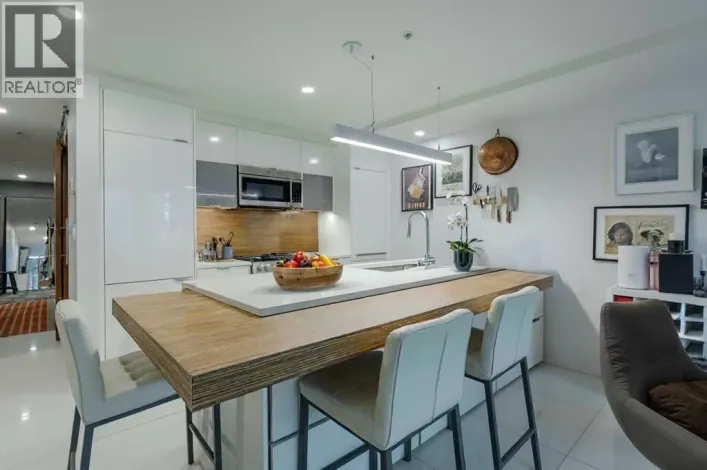 210, 1020 9 Avenue SE, Calgary