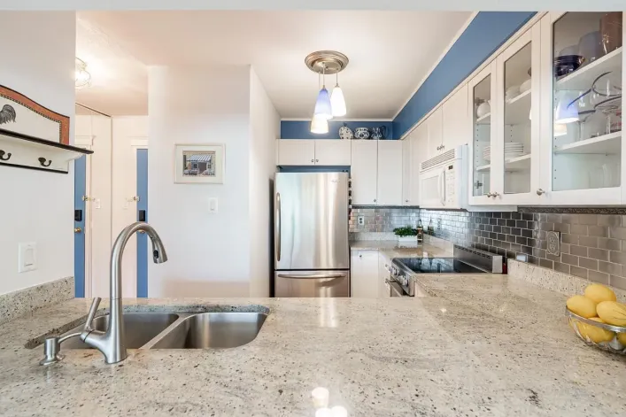 210 15272 19 AVENUE, Surrey