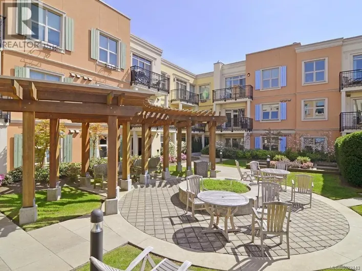 210 1620 McKenzie Ave, Saanich