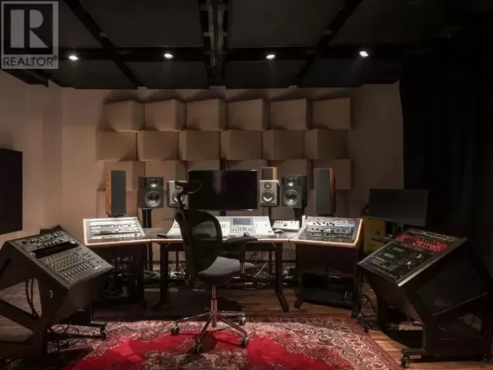 210 1737 W 3RD AVENUE, Vancouver