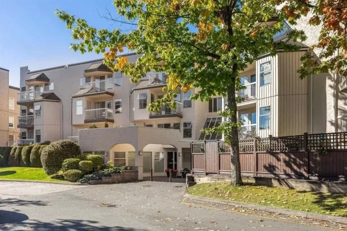210 1860 E SOUTHMERE CRESCENT, Surrey