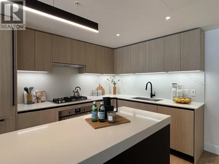 210 2235 E BROADWAY, Vancouver