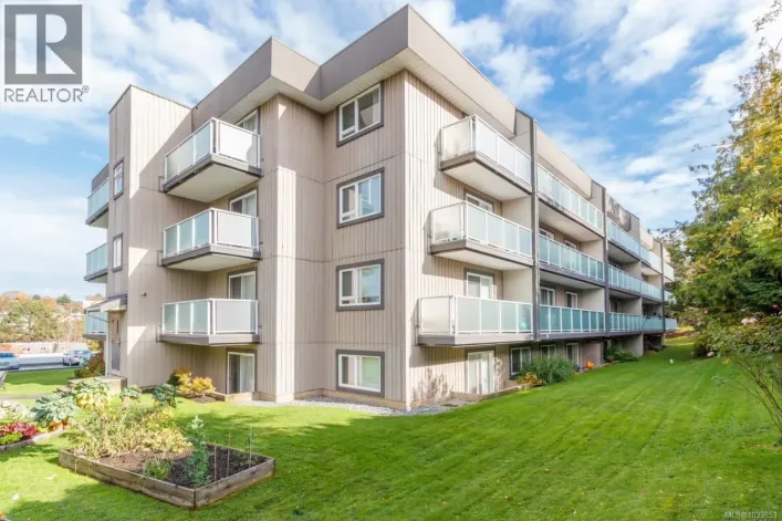 210 3240 Glasgow Ave, Saanich