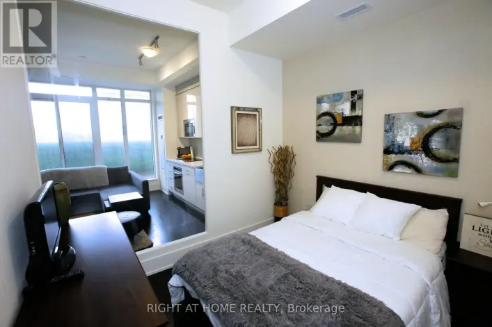 210 - 330 RICHMOND STREET W, Toronto