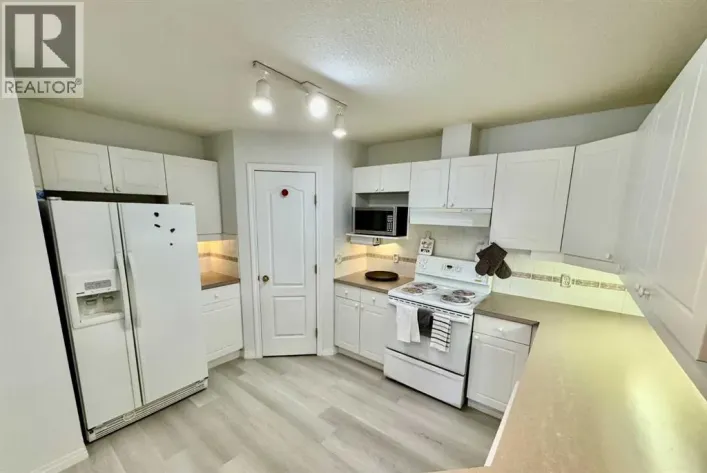 210, 4507 45 Street SW, Calgary