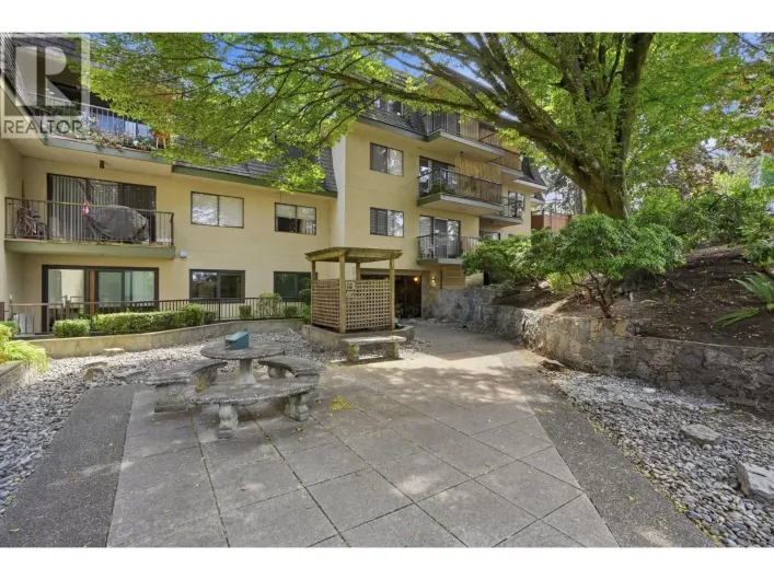 210 466 E EIGHTH AVENUE, New Westminster