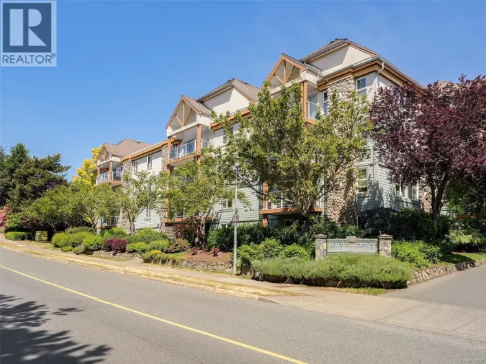 210 494 Marsett Pl, Saanich