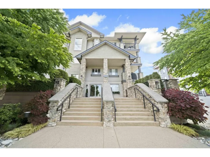 210 5438 198 STREET, Langley