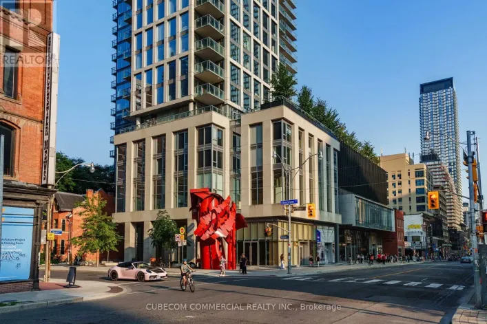 210 - 591 YONGE STREET, Toronto