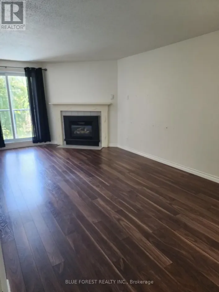 210 - 727 DEVERON CRESCENT, London South