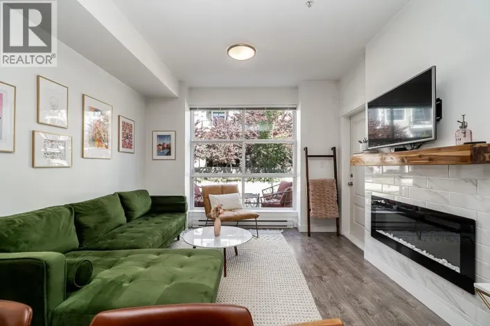 210 827 RODERICK AVENUE, Coquitlam