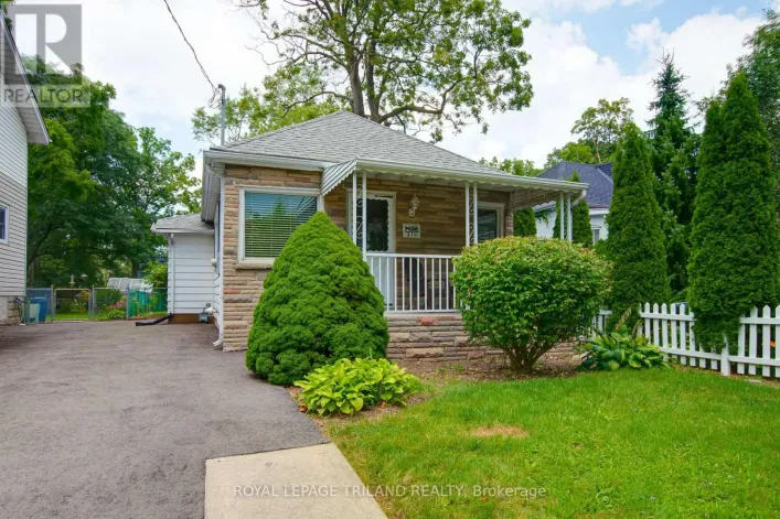 210 EMERY STREET E, London South