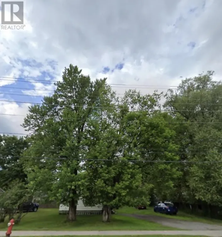 210 Sixth St E, Fort Frances