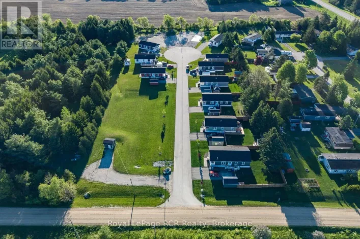 210 SPRUCE DRIVE, West Grey