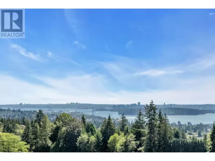 2101 UNION COURT, West Vancouver