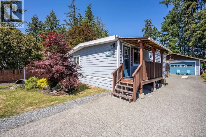 2102 Stadacona Dr, Comox