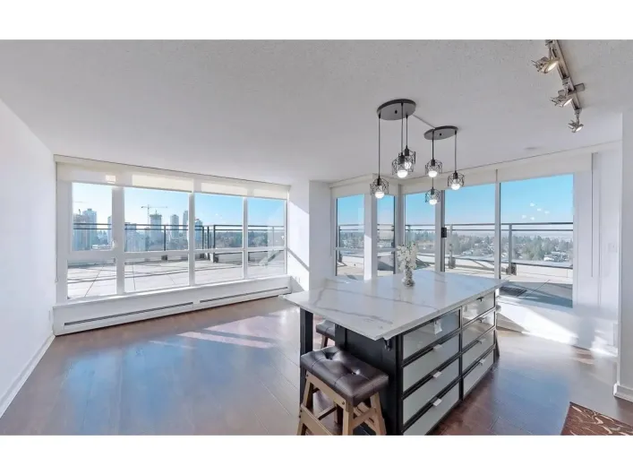 2104 10777 UNIVERSITY DRIVE, Surrey