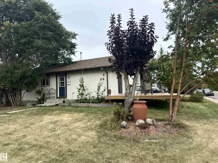 House for sale: 2104 145 AV NW, Edmonton