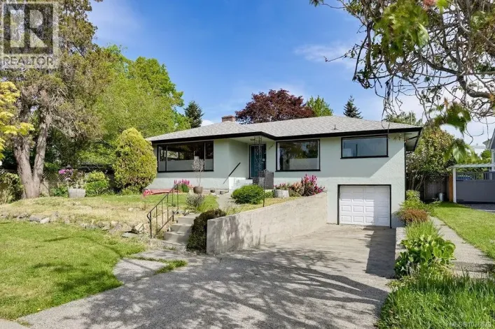 2106 Neil St, Oak Bay