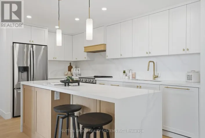 2107 - 820 BURNHAMTHORPE ROAD, Toronto