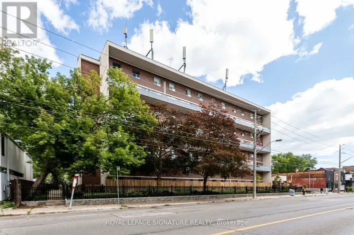 211 - 1071 WOODBINE AVENUE, Toronto