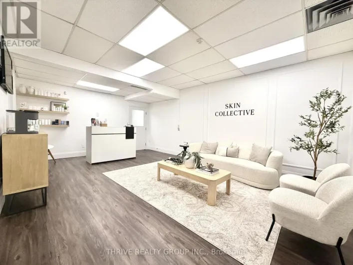 211 - 1288 COMMISSIONERS ROAD W, London South
