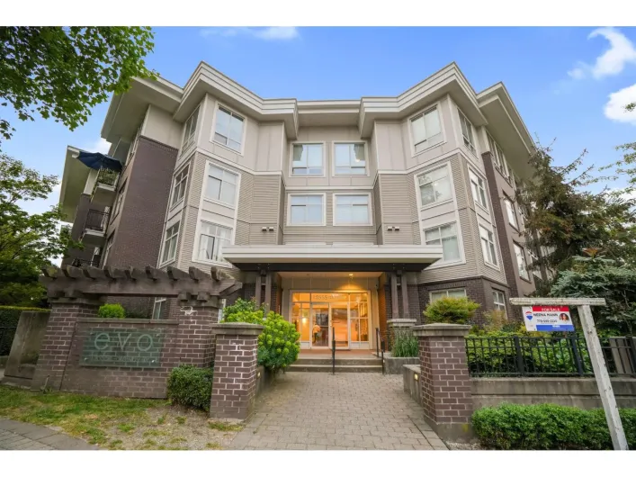 211 13555 GATEWAY DRIVE, Surrey