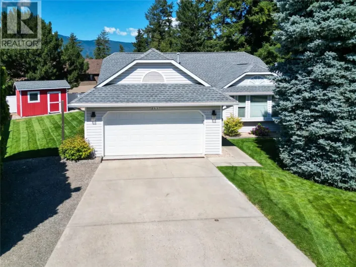 211 15 Street NE, Salmon Arm