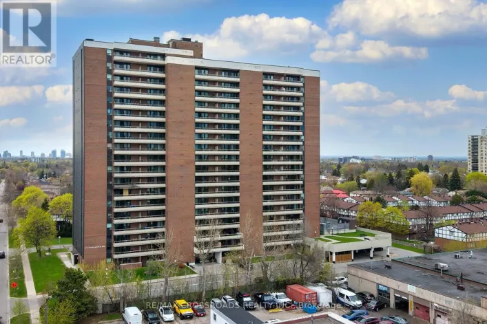 211 - 15 TORRANCE ROAD, Toronto