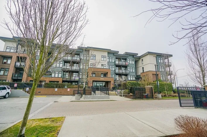 211 20058 FRASER HIGHWAY, Langley