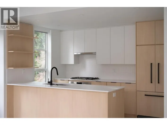 211 2045 HERITAGE PARK LANE, North Vancouver