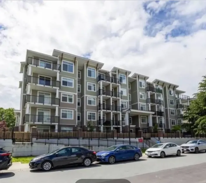 211 20696 EASTLEIGH CRESCENT, Langley