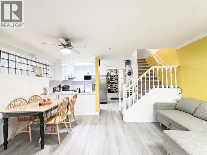 211 22356 MCINTOSH AVENUE, Maple Ridge