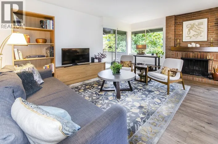 211 235 KEITH ROAD, West Vancouver