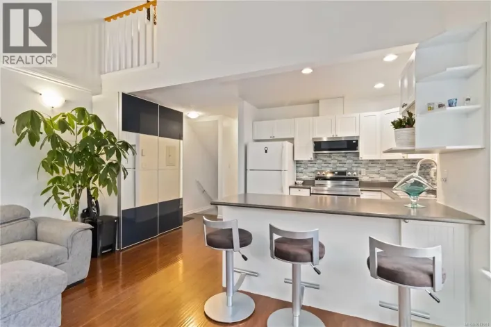 211 2849 Peatt Rd, Langford