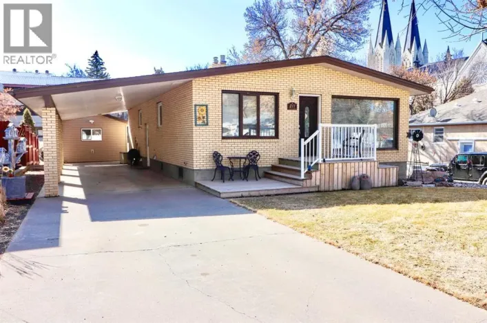 211 3 Street NE, Medicine Hat
