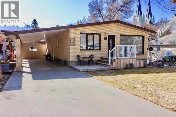 211 3 Street NE, Medicine Hat