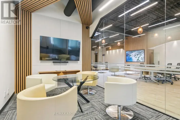 211 - 320 MATHESON BOULEVARD W, Mississauga