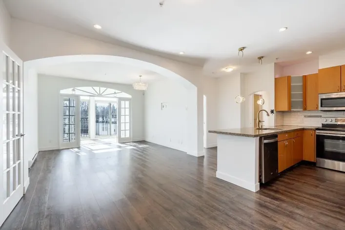 211 33485 SOUTH FRASER WAY, Abbotsford