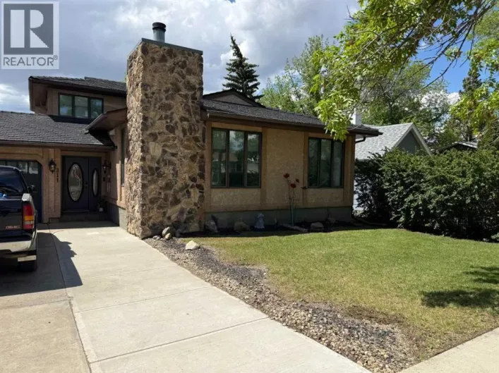 211 4 Avenue SE, Three Hills