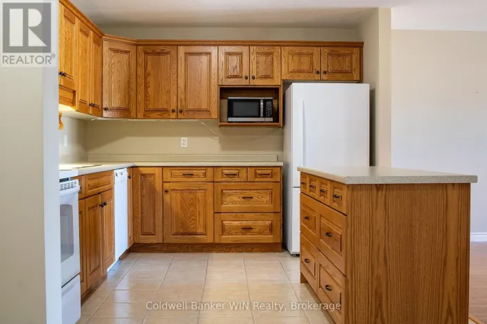 211 - 401 BIRMINGHAM STREET E, Wellington North