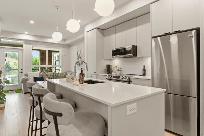 211 45511 CAMPUS DRIVE|Garrison Crossing, Chilliwack