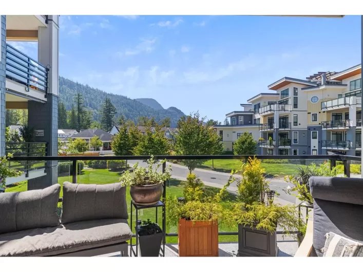 211 5380 TYEE LANE|Garrison Crossing, Chilliwack