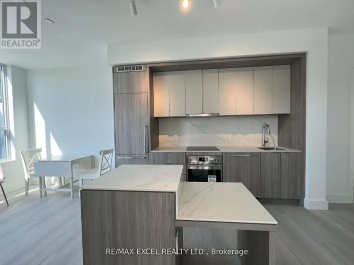 211 - 6 GREENBRIAR ROAD, Toronto